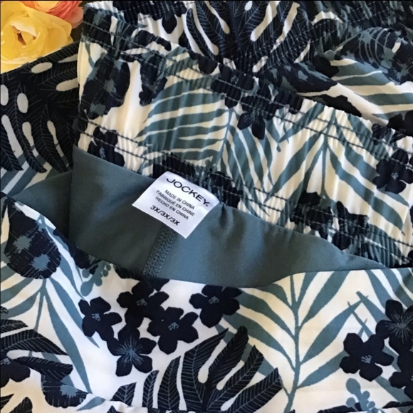 Plus size Hawaiian print skort - Picture 4 of 7